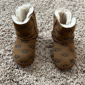 Ugg toddler boots size 6 never worn